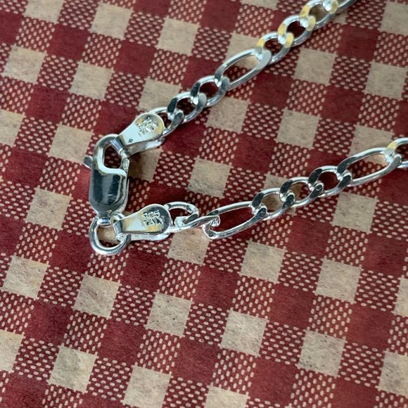 NEW 6.2 grams 16" Italian Figaro Chain Necklace in Sterling Silver - Picture 4 of 4